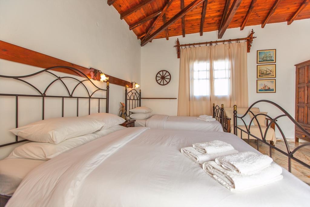 Cluborsa Chrysoula'S Guest House Skiathos Town Exterior photo