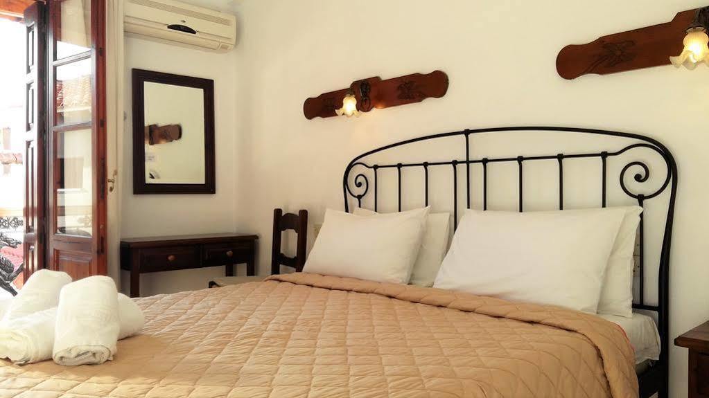 Cluborsa Chrysoula'S Guest House Skiathos Town Exterior photo