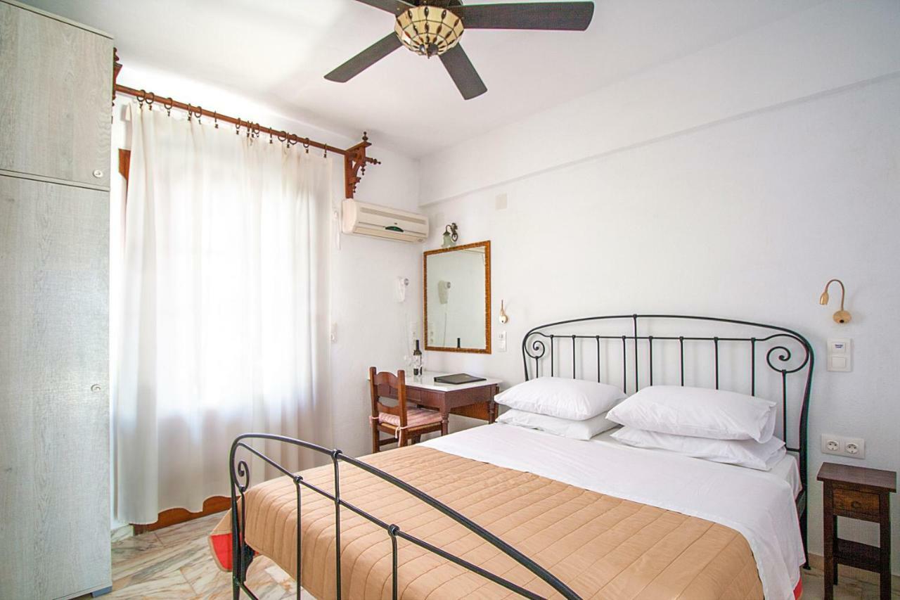 Cluborsa Chrysoula'S Guest House Skiathos Town Room photo